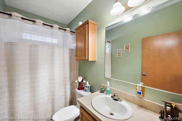 Builiding view thirty one for 8661 Turner, Imlay City, MI. 48444