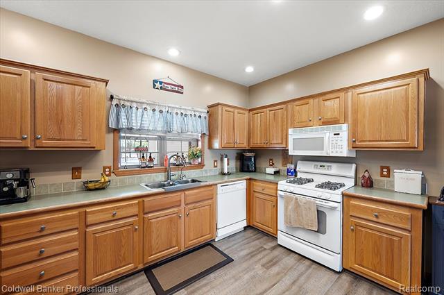 Builiding view twelve for 8661 Turner, Imlay City, MI. 48444