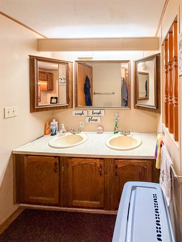 Builiding view thirty six for 81 Cherry, Muskegon, MI. 49445