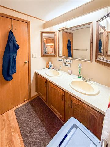 Builiding view thirty three for 81 Cherry, Muskegon, MI. 49445