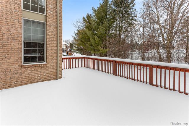 Builiding view fifty one for 7567 Windgate, West Bloomfield, MI. 48323