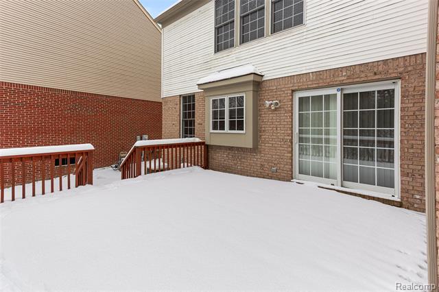 Builiding view fifty two for 7567 Windgate, West Bloomfield, MI. 48323