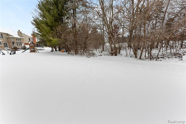 Builiding view forty four for 7567 Windgate, West Bloomfield, MI. 48323