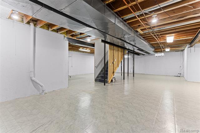 Builiding view forty for 7567 Windgate, West Bloomfield, MI. 48323