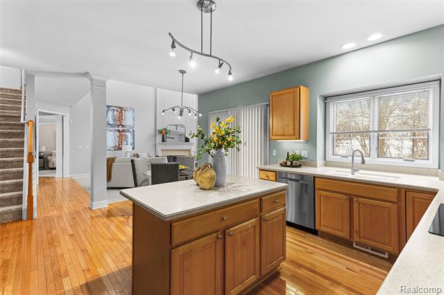 Builiding view fourteen for 7567 Windgate, West Bloomfield, MI. 48323