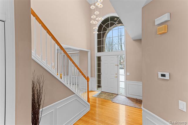 Builiding view one for 7567 Windgate, West Bloomfield, MI. 48323