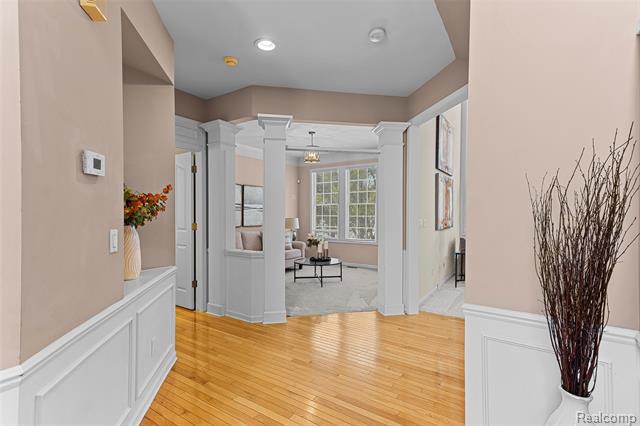 Builiding view six for 7567 Windgate, West Bloomfield, MI. 48323