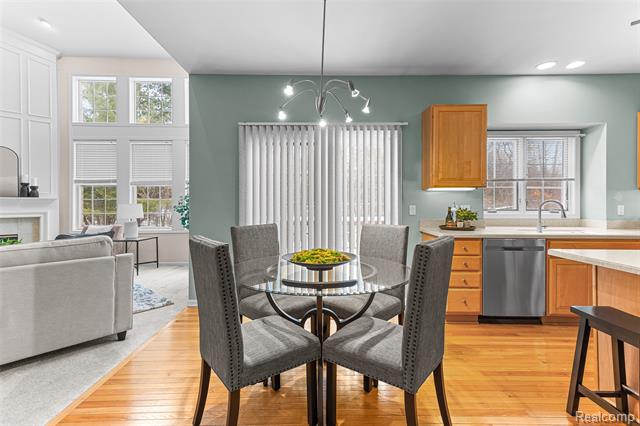 Builiding view sixteen for 7567 Windgate, West Bloomfield, MI. 48323