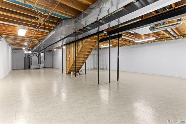 Builiding view thirty nine for 7567 Windgate, West Bloomfield, MI. 48323