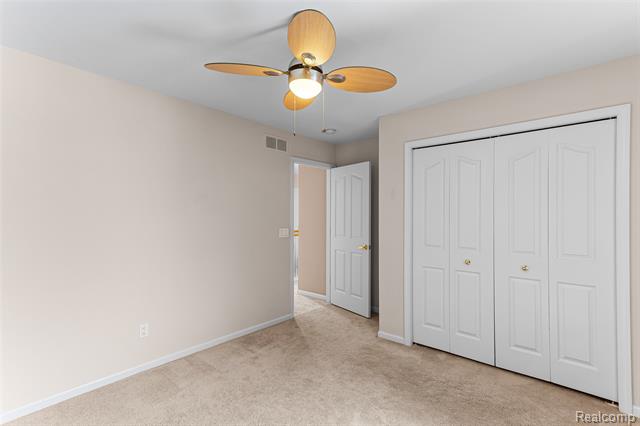 Builiding view thirty three for 7567 Windgate, West Bloomfield, MI. 48323