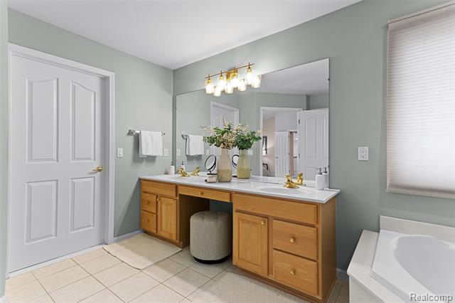 Builiding view twenty three for 7567 Windgate, West Bloomfield, MI. 48323