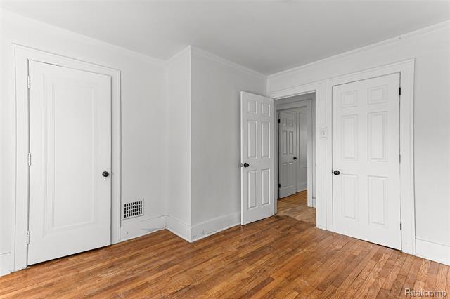 Builiding view eighteen for 4827 Gray, Detroit, MI. 48215