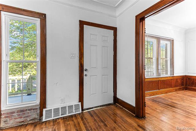 Builiding view five for 4827 Gray, Detroit, MI. 48215