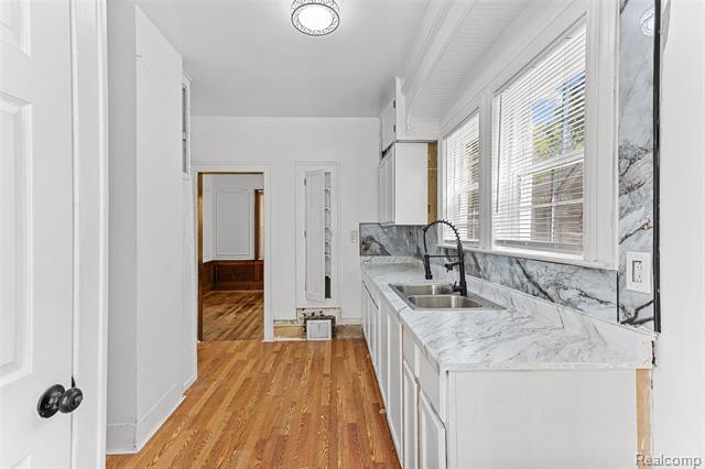 Builiding view thirteen for 4827 Gray, Detroit, MI. 48215