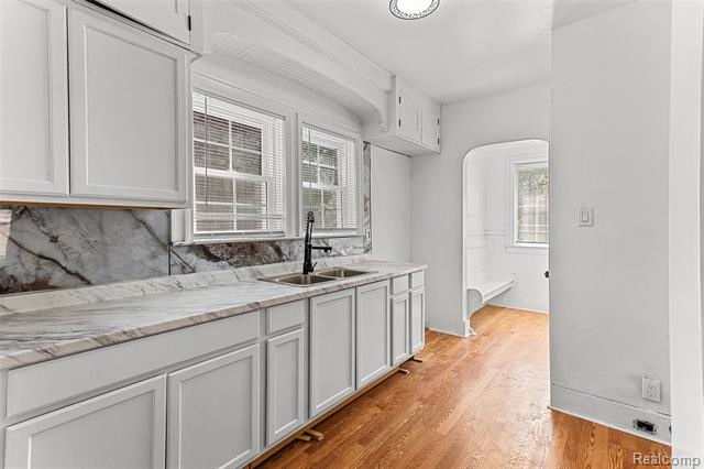 Builiding view twelve for 4827 Gray, Detroit, MI. 48215