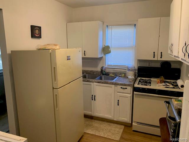 Builiding view four for 405 W Lorado, Flint, MI. 48505