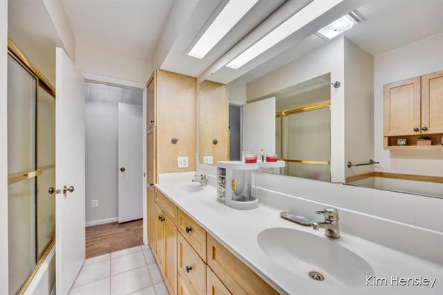 Builiding view nineteen for 4736 Burton, Grand Rapids, MI. 49546