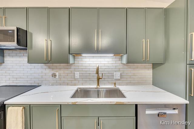 Builiding view seven for 4736 Burton, Grand Rapids, MI. 49546