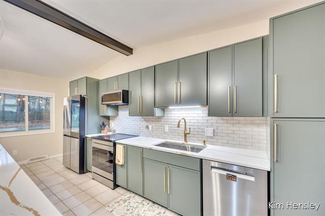 Builiding view six for 4736 Burton, Grand Rapids, MI. 49546