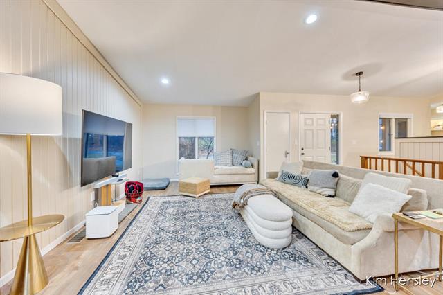 Builiding view ten for 4736 Burton, Grand Rapids, MI. 49546