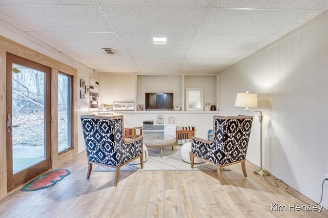 Builiding view twenty nine for 4736 Burton, Grand Rapids, MI. 49546