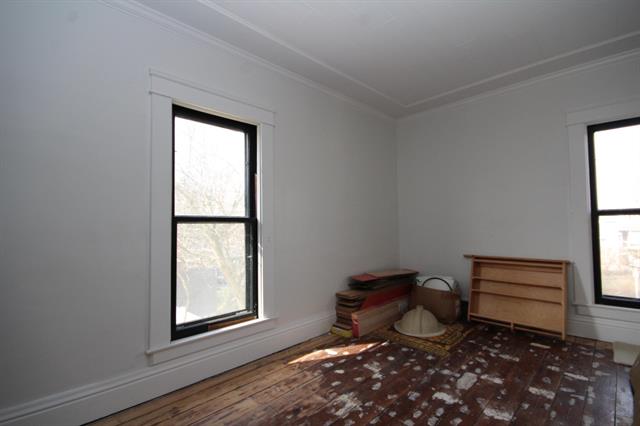 Builiding view fifteen for 114 Park, Vicksburg, MI. 49097