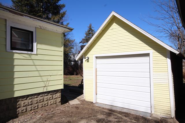 Builiding view four for 114 Park, Vicksburg, MI. 49097