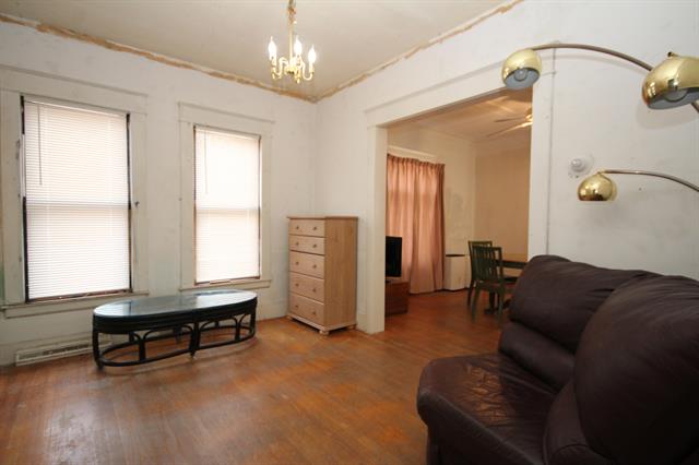 Builiding view seven for 114 Park, Vicksburg, MI. 49097