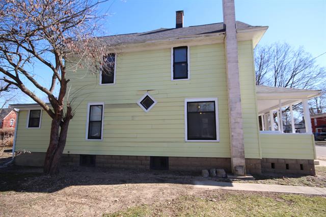 Builiding view two for 114 Park, Vicksburg, MI. 49097