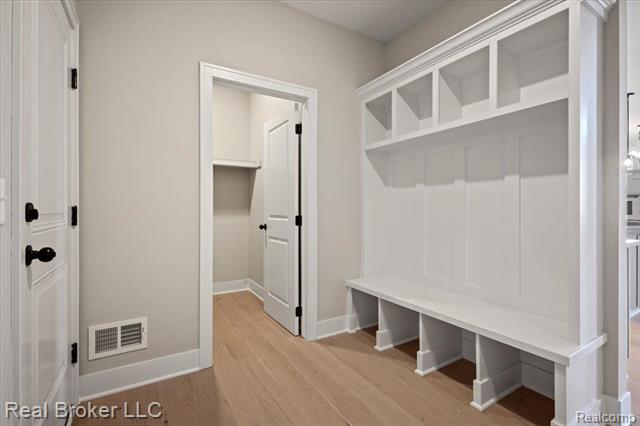 Builiding view twenty nine for 24599 Brookshire, Macomb, MI. 48042