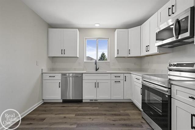 Builiding view eight for 30601 Victoria, New Baltimore, MI. 48051