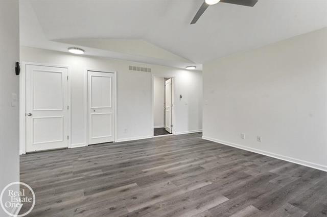 Builiding view five for 30601 Victoria, New Baltimore, MI. 48051