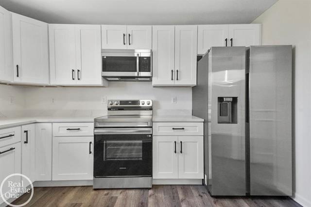 Builiding view seven for 30601 Victoria, New Baltimore, MI. 48051