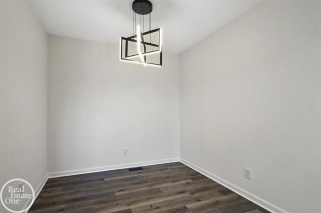 Builiding view ten for 30601 Victoria, New Baltimore, MI. 48051