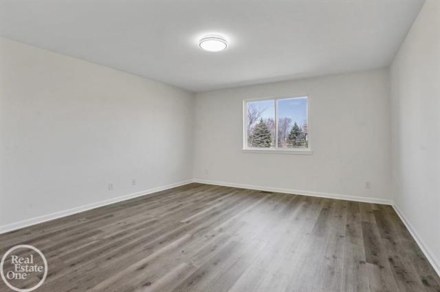 Builiding view twelve for 30601 Victoria, New Baltimore, MI. 48051