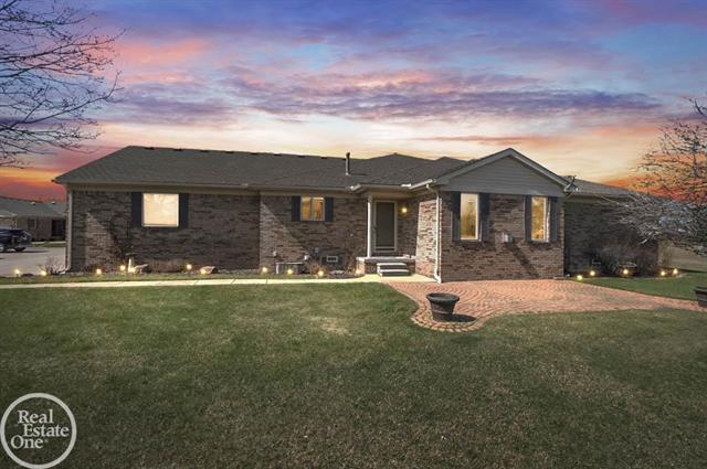 Builiding view twenty one for 30601 Victoria, New Baltimore, MI. 48051