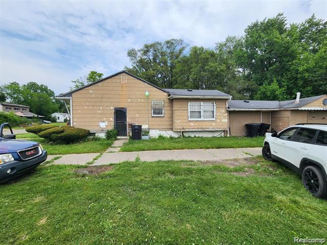 Builiding view one for 19400 Lindsay, Detroit, MI. 48235