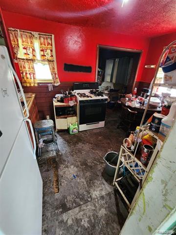 Builiding view two for 19400 Lindsay, Detroit, MI. 48235