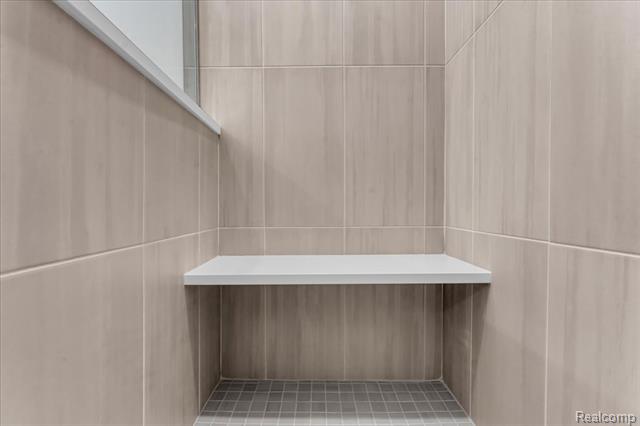 Builiding view seventeen for 1713 Pallister, Detroit, MI. 48206