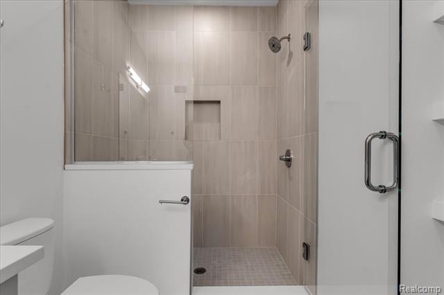 Builiding view sixteen for 1713 Pallister, Detroit, MI. 48206