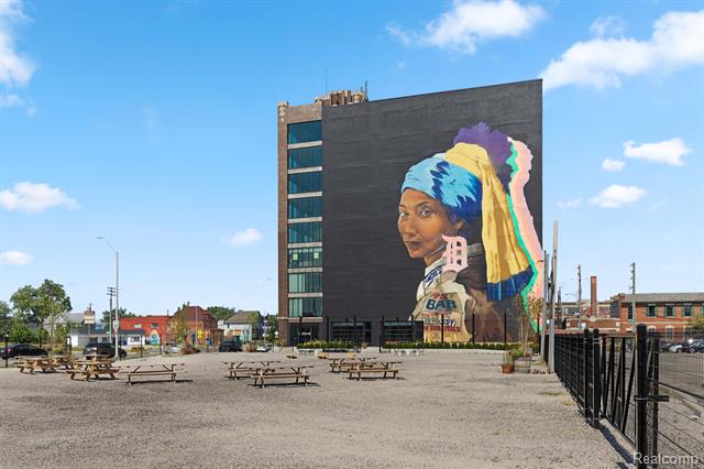 Builiding view thirty three for 1713 Pallister, Detroit, MI. 48206