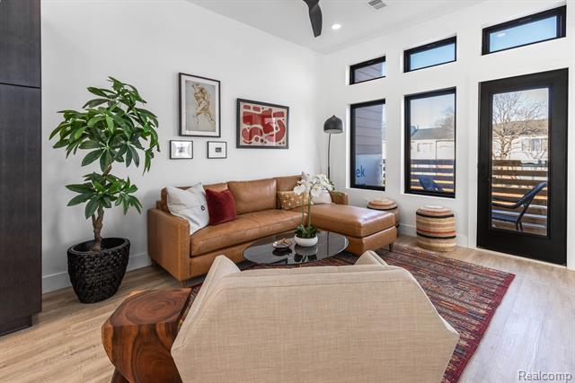 Builiding view three for 1713 Pallister, Detroit, MI. 48206