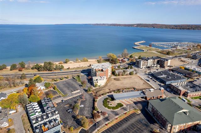 Builiding view forty three for 208 Gillis, Traverse City, MI. 49684