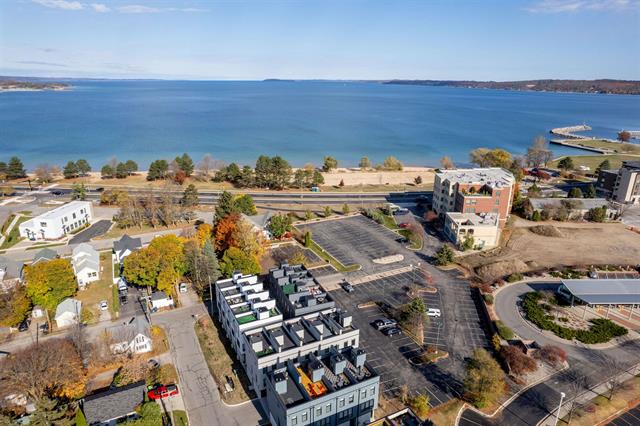 Builiding view forty for 208 Gillis, Traverse City, MI. 49684