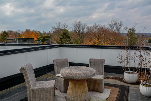 Builiding view ten for 208 Gillis, Traverse City, MI. 49684