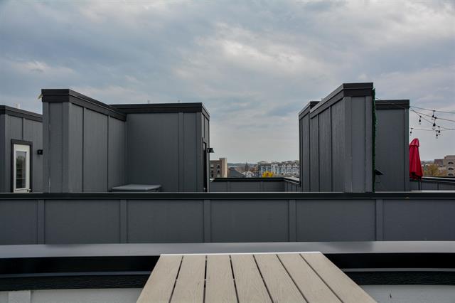 Builiding view thirty three for 208 Gillis, Traverse City, MI. 49684