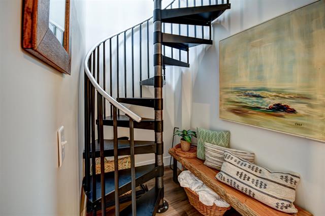 Builiding view thirty two for 208 Gillis, Traverse City, MI. 49684