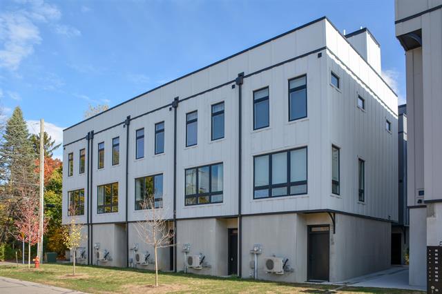 front view for 208 N Gillis Street, Traverse City, Mi. 49684