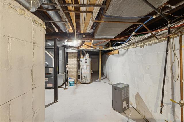 Builiding view forty for 418 Woodworth, Alma, MI. 48801