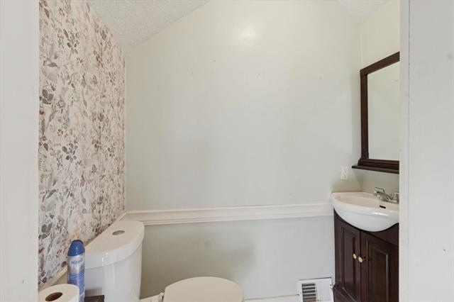 Builiding view twenty eight for 418 Woodworth, Alma, MI. 48801